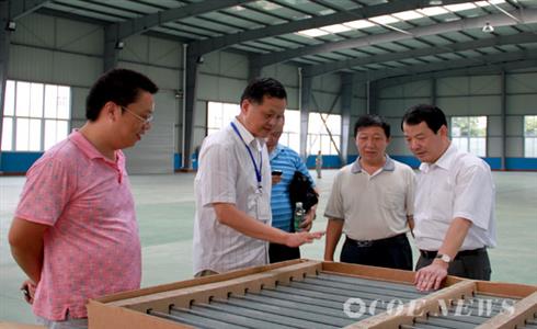 蚌埠玻璃工業(yè)設(shè)計(jì)研究院院長彭壽一行蒞臨公司檢查指導(dǎo)工作