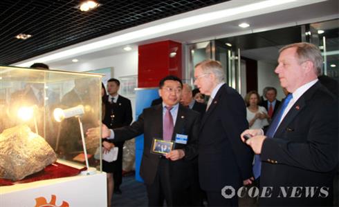 公司總經(jīng)理潘錦功博士熱情接待美國(guó)國(guó)會(huì)參議院代表團(tuán)