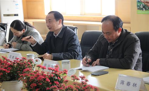 雙流人大常委會主任屈建宏一行到成都中建材調研